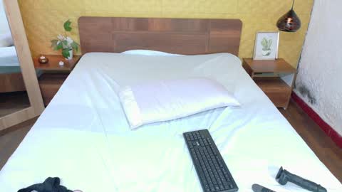 Snapshot of mrs_buttocks chatting on 8, 1, 2025 mrs_buttocks online show from 8, 1, 2025