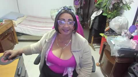 Snapshot of mrs_mommy chatting on 7, 2, 2025 mrs_mommy online show from 7, 2, 2025