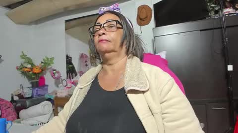 Snapshot of mrs_mommy chatting on 9, 9, 2025 mrs_mommy online show from 9, 9, 2025