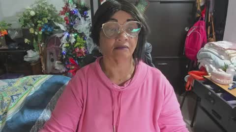 Snapshot of mrs_mommy chatting on 17, 12, 2025 mrs_mommy online show from 17, 12, 2025