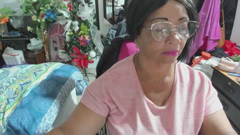 Snapshot of mrs_mommy chatting on 19, 12, 2025 mrs_mommy online show from 19, 12, 2025