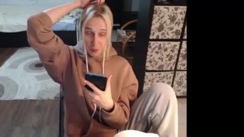 Snapshot of mrsluck chatting on 18, 6, 2026 Sasha online show from 18, 6, 2026