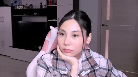 ms_emily_ online show from 6, 3, 2026