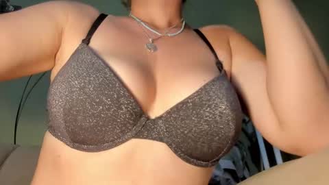 Snapshot of mspurrfectlove chatting on 1, 3, 2025 MsPurrfectLove online show from 1, 3, 2025