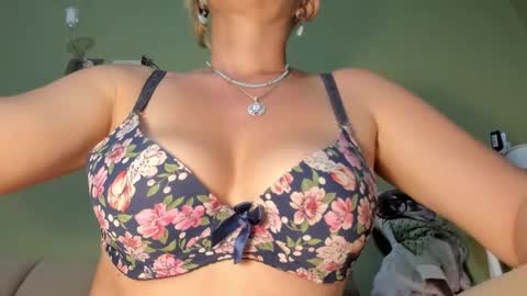 Snapshot of mspurrfectlove chatting on 2, 3, 2025 MsPurrfectLove online show from 2, 3, 2025