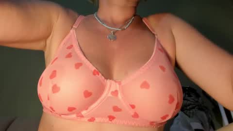 Snapshot of mspurrfectlove chatting on 6, 3, 2025 MsPurrfectLove online show from 6, 3, 2025
