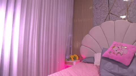 Manuela  online show from 25, 4, 2026
