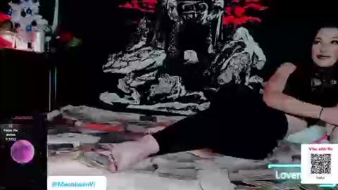 Snapshot of msvioletx chatting on 22, 11, 2025 MsVioletx online show from 22, 11, 2025