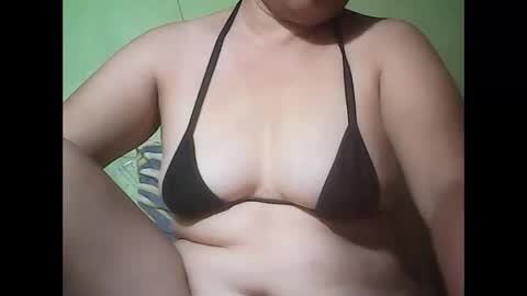 Snapshot of muffy_bunny chatting on 2, 2, 2025 muffy_bunny online show from 2, 2, 2025