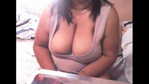 Snapshot of munniegalz1 chatting on 26, 1, 2025 your angel online show from 26, 1, 2025