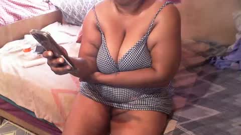 Snapshot of munniegalz1 chatting on 25, 2, 2025 your angel online show from 25, 2, 2025