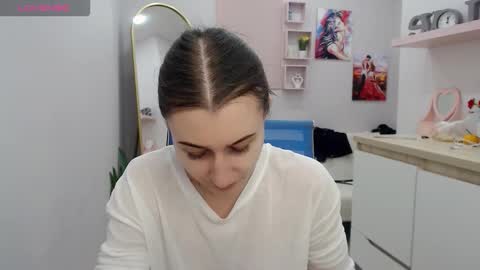 Snapshot of muriel_elvin chatting on 1, 12, 2025 muriel_elvin online show from 1, 12, 2025