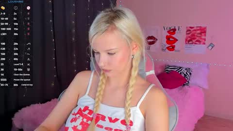 Snapshot of murmurmiace chatting on 14, 12, 2025 Sasha online show from 14, 12, 2025