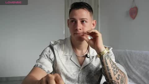 muscle_king_cum online show from 9, 4, 2026