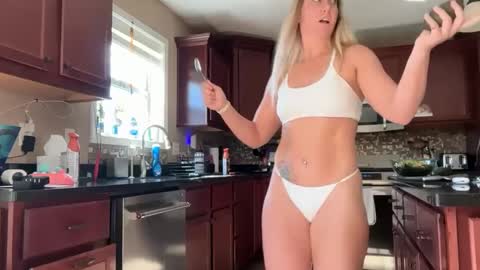 musclemommy92 online show from 8, 10, 2025