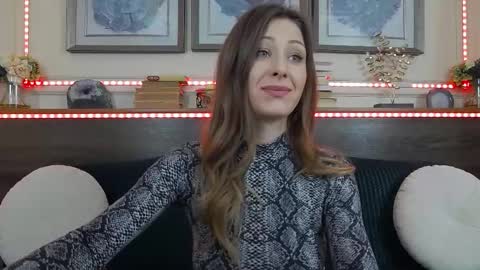 Luna  online show from 10, 1, 2026