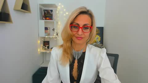 Snapshot of museofstage chatting on 12, 1, 2025 Diana online show from 12, 1, 2025