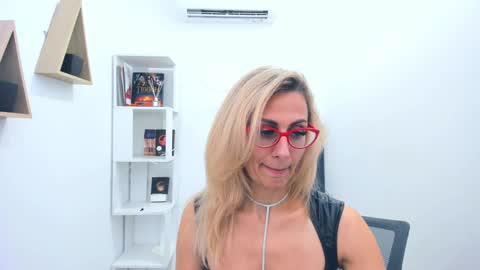 Snapshot of museofstage chatting on 26, 1, 2025 Diana online show from 26, 1, 2025