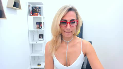 Snapshot of museofstage chatting on 26, 1, 2025 Diana online show from 26, 1, 2025