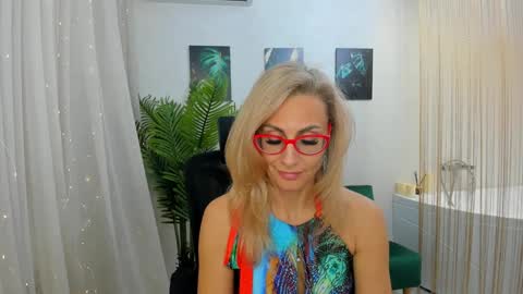 Snapshot of museofstage chatting on 2, 2, 2025 Diana online show from 2, 2, 2025