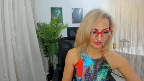 Snapshot of museofstage chatting on 2, 2, 2025 Diana online show from 2, 2, 2025