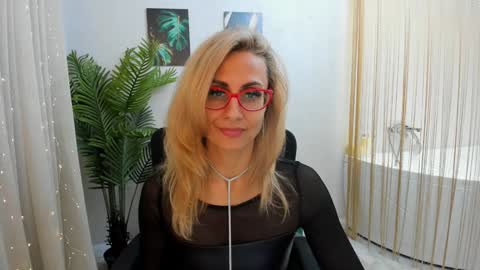 Snapshot of museofstage chatting on 7, 2, 2025 Diana online show from 7, 2, 2025