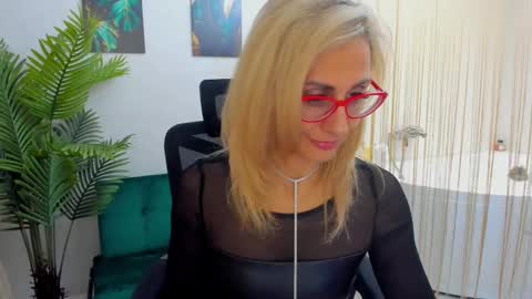 Snapshot of museofstage chatting on 12, 2, 2025 Diana online show from 12, 2, 2025