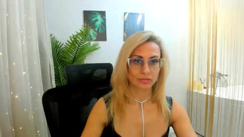 Snapshot of museofstage chatting on 21, 2, 2025 Diana online show from 21, 2, 2025