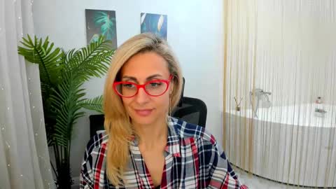 Snapshot of museofstage chatting on 24, 2, 2025 Diana online show from 24, 2, 2025