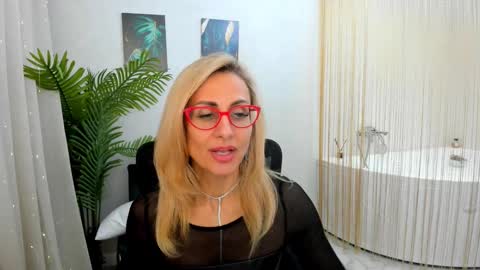 Snapshot of museofstage chatting on 24, 2, 2025 Diana online show from 24, 2, 2025