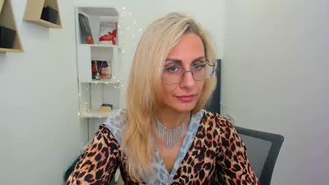 Snapshot of museofstage chatting on 27, 2, 2025 Diana online show from 27, 2, 2025