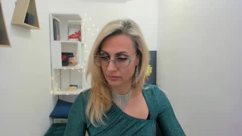 Snapshot of museofstage chatting on 5, 3, 2025 Diana online show from 5, 3, 2025