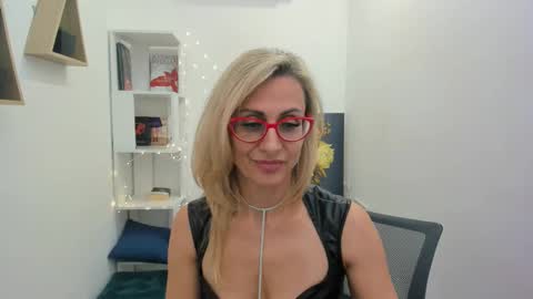 Snapshot of museofstage chatting on 5, 3, 2025 Diana online show from 5, 3, 2025