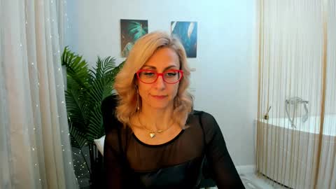 Snapshot of museofstage chatting on 7, 3, 2025 Diana online show from 7, 3, 2025