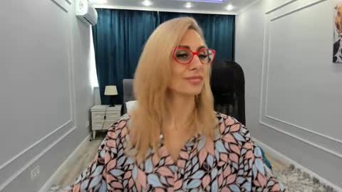 Snapshot of museofstage chatting on 10, 3, 2025 Diana online show from 10, 3, 2025