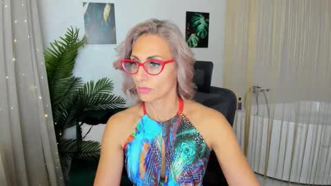 Snapshot of museofstage chatting on 19, 9, 2025 Diana online show from 19, 9, 2025