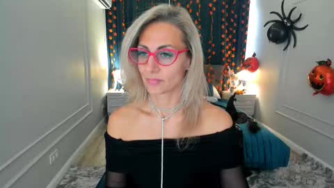 Snapshot of museofstage chatting on 10, 10, 2025 Diana online show from 10, 10, 2025