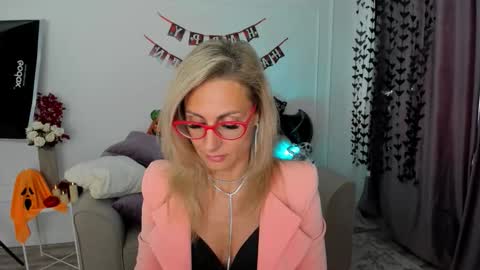 Snapshot of museofstage chatting on 13, 10, 2025 Diana online show from 13, 10, 2025