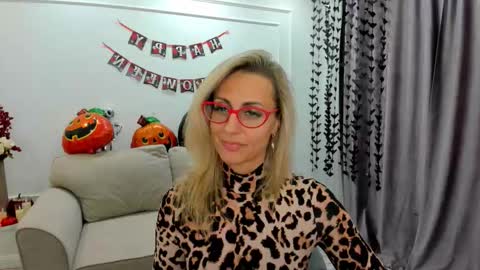 Snapshot of museofstage chatting on 19, 10, 2025 Diana online show from 19, 10, 2025