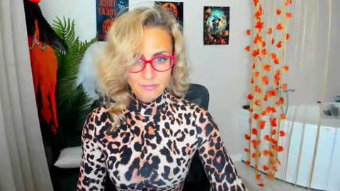 Snapshot of museofstage chatting on 30, 10, 2025 Diana online show from 30, 10, 2025