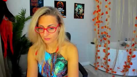 Snapshot of museofstage chatting on 2, 11, 2025 Diana online show from 2, 11, 2025