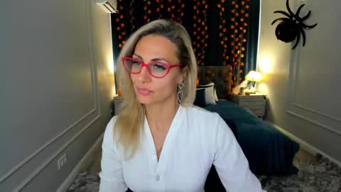 Snapshot of museofstage chatting on 3, 11, 2025 Diana online show from 3, 11, 2025