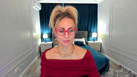 Snapshot of museofstage chatting on 2, 12, 2025 Diana online show from 2, 12, 2025