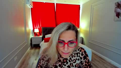 Snapshot of museofstage chatting on 25, 4, 2026 Diana online show from 25, 4, 2026