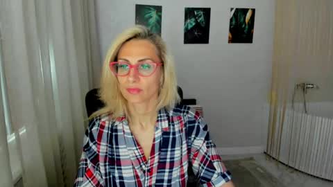 Snapshot of museofstage chatting on 25, 5, 2026 Diana online show from 25, 5, 2026