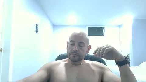 Snapshot of mworlton9 chatting on 17, 12, 2025 Maximus online show from 17, 12, 2025