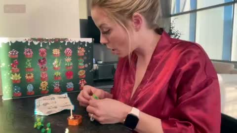 Snapshot of mycookiejar chatting on 4, 12, 2025 MyCookieJar online show from 4, 12, 2025