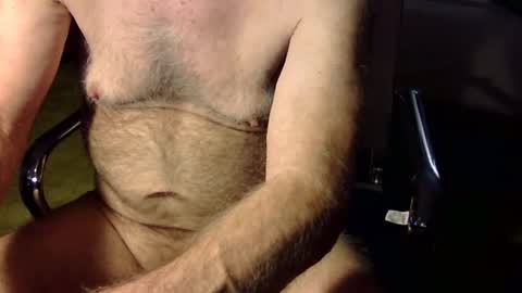 Snapshot of mydiboi chatting on 30, 10, 2025 r-glenn-01 online show from 30, 10, 2025