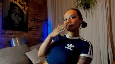 Snapshot of mydoc_lolac chatting on 24, 11, 2025 Lola online show from 24, 11, 2025