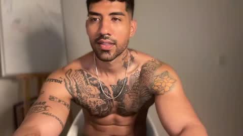 Snapshot of myke_esthetic chatting on 1, 2, 2025 Myke esthetic online show from 1, 2, 2025